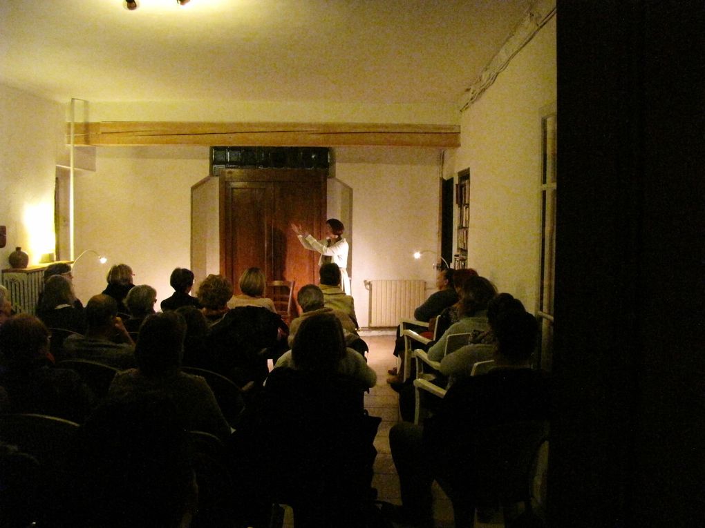 Une collection de photos de nombreux moment forts de la librairie : littérature, théâtre, musique, danse, et bien d'autres plaisirs partagés.