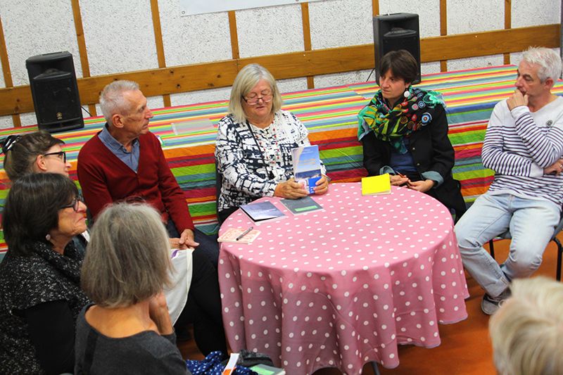 Des auteurs et illustrateurs en dédicace, des Salons différents…