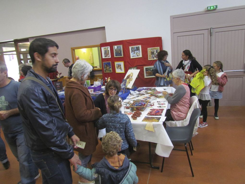 Des auteurs et illustrateurs en dédicace, des Salons différents…