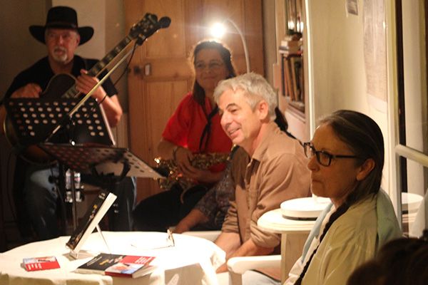 Une collection de photos de nombreux moment forts de la librairie : littérature, théâtre, musique, danse, et bien d'autres plaisirs partagés.