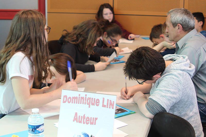 Des auteurs en ateliers et en dédicaces