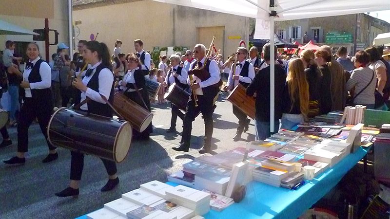 Le sourire est toujours de mise chez les auteurs Elan Sud