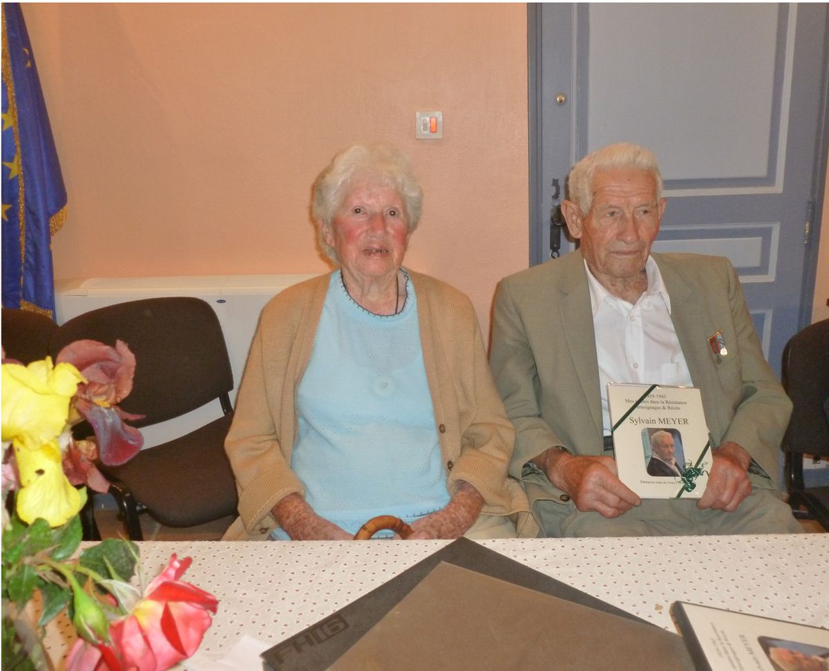 Dominique Lin est régulièrement invité à présenter 39-45 en Vaucluse lors de rencontres et cérémonies