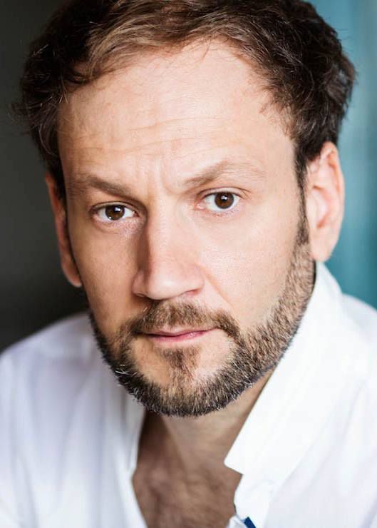 Elan Sud lu en public au jardin du Luxembourg