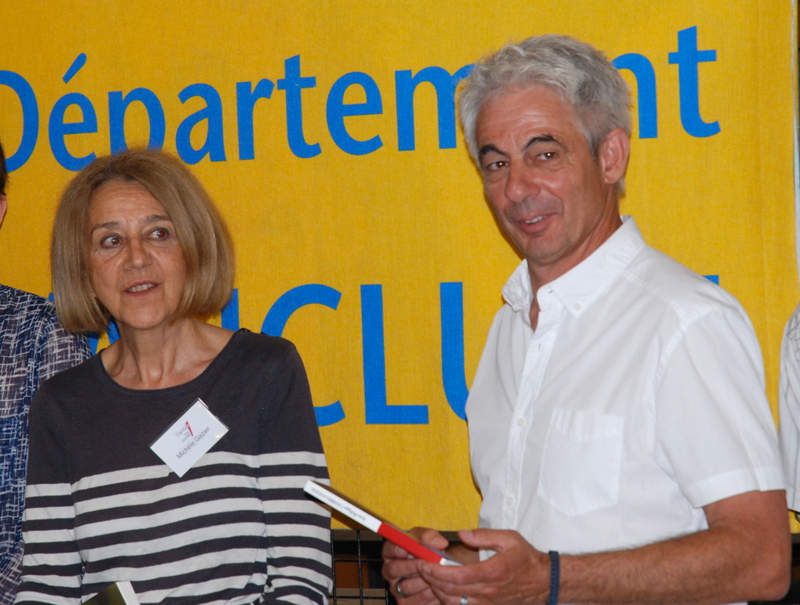 Jean-Philippe Chabrillangeas reçoit son Prix des mains de Michèle Gazier