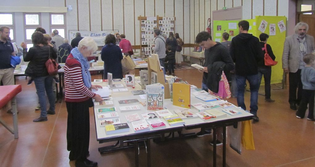 Des auteurs et illustrateurs en dédicace, des Salons différents…