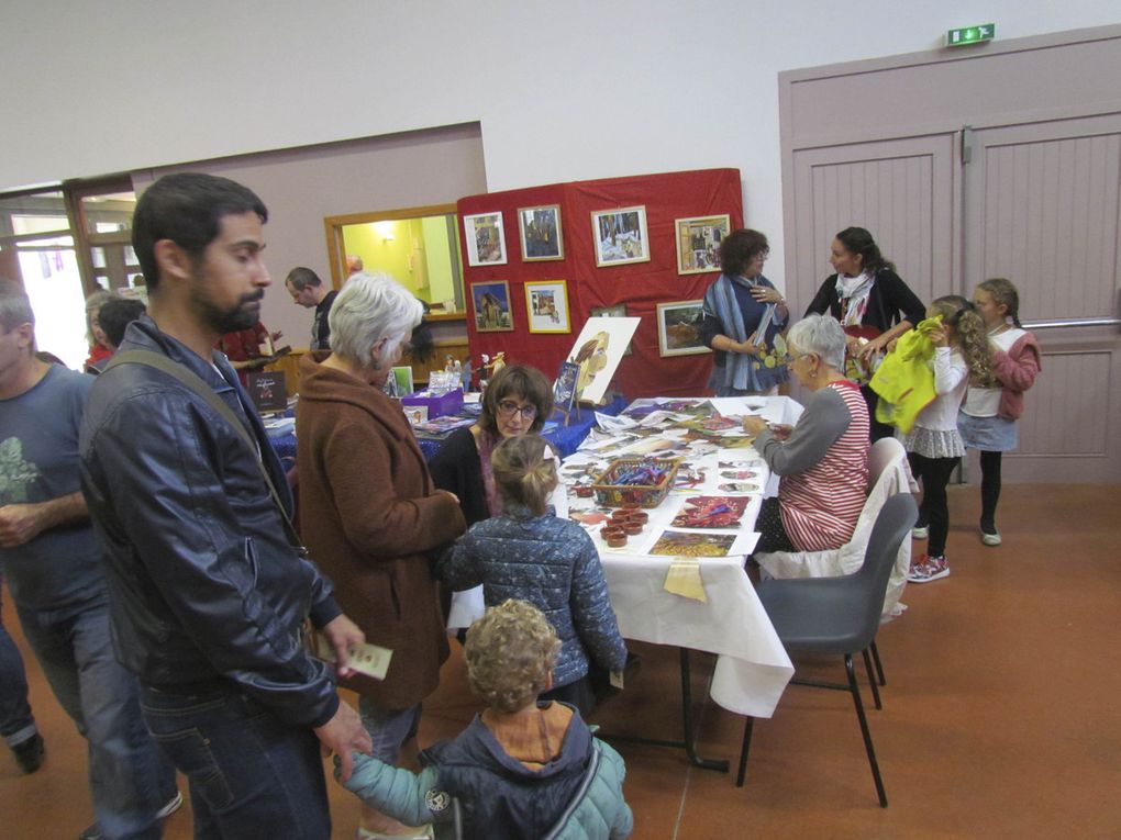 Des auteurs et illustrateurs en dédicace, des Salons différents…