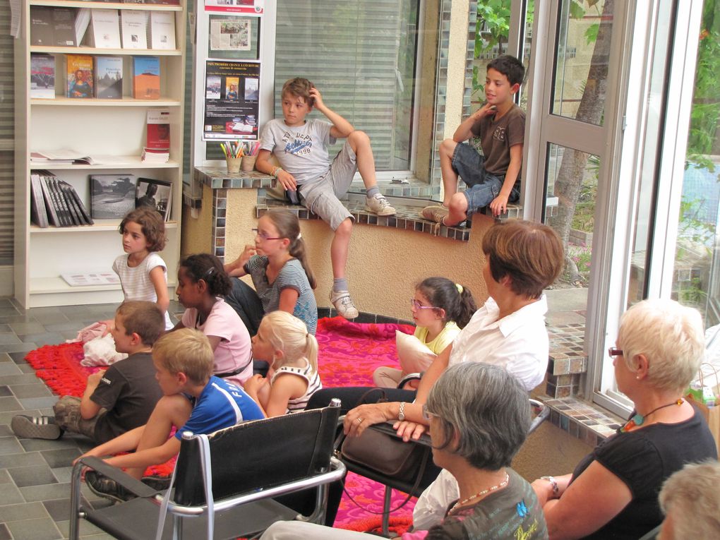 Une collection de photos de nombreux moment forts de la librairie : littérature, théâtre, musique, danse, et bien d'autres plaisirs partagés.