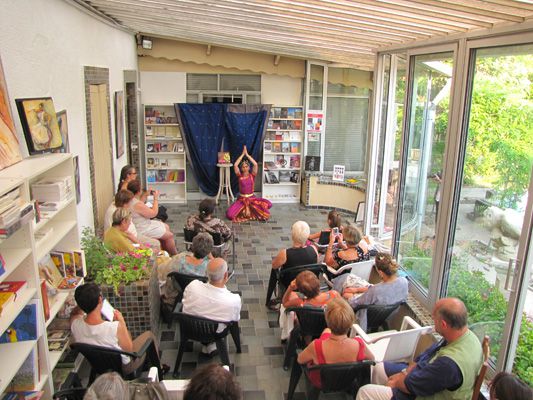 Une collection de photos de nombreux moment forts de la librairie : littérature, théâtre, musique, danse, et bien d'autres plaisirs partagés.