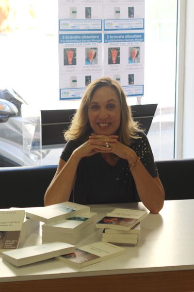 Une séance de dédicaces joyeuse