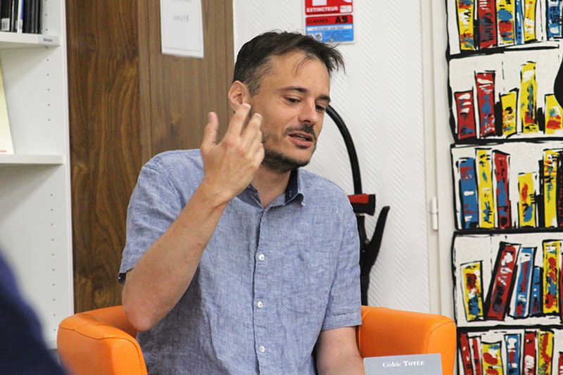Avant-première de sortie du dernier roman de Cédric Totée, Comme le lait sur le feu