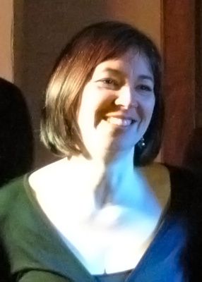 Dernière soirée de l’année 2013 à la librairie Elan Sud. Une soirée sous le signe de la musique des mots, une soirée sous le signe du vent qui pousse les hommes à se rencontrer et à partager leurs rythmes.

Corinne Niederhoffer nous avait