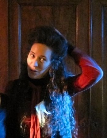 Dernière soirée de l’année 2013 à la librairie Elan Sud. Une soirée sous le signe de la musique des mots, une soirée sous le signe du vent qui pousse les hommes à se rencontrer et à partager leurs rythmes.

Corinne Niederhoffer nous avait